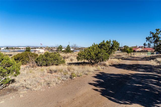 4578 Governor Miles, Santa Fe, NM 87507