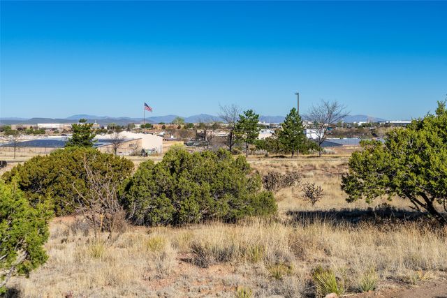 4578 Governor Miles, Santa Fe, NM 87507