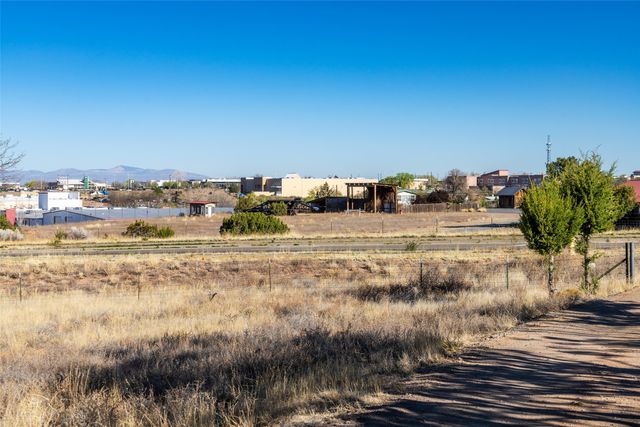 4578 Governor Miles, Santa Fe, NM 87507