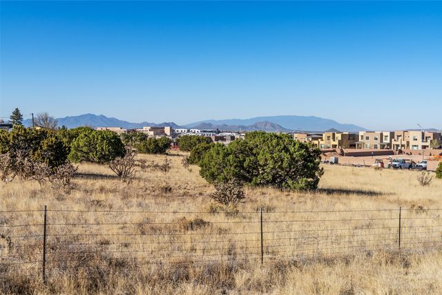 4578 Governor Miles, Santa Fe, NM 87507