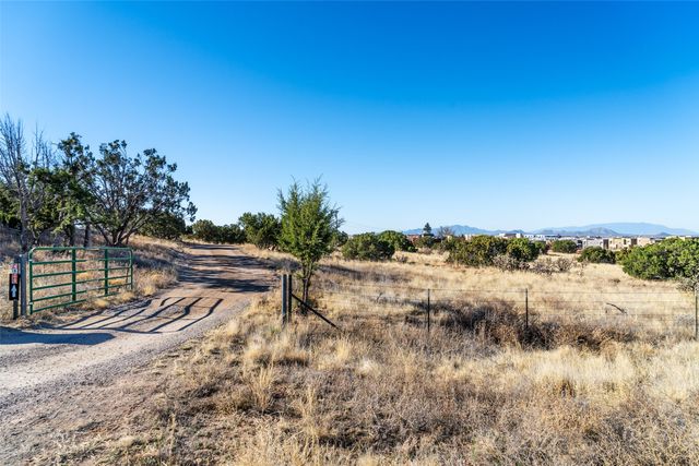 4578 Governor Miles, Santa Fe, NM 87507