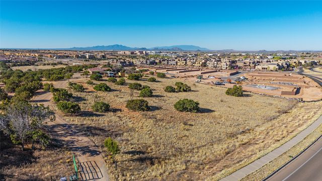4578 Governor Miles, Santa Fe, NM 87507