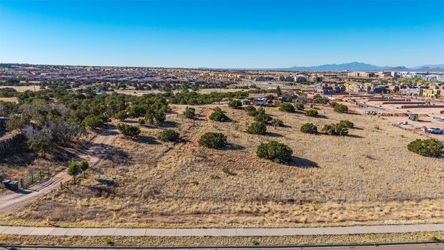 4578 Governor Miles, Santa Fe, NM 87507