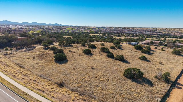 4578 Governor Miles, Santa Fe, NM 87507