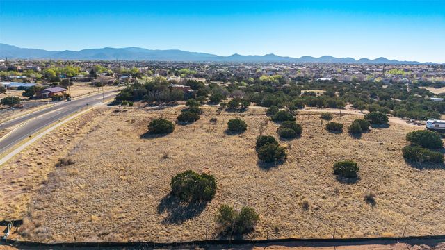 4578 Governor Miles, Santa Fe, NM 87507