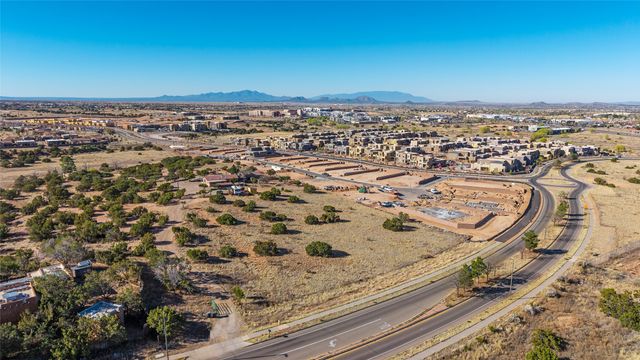 4578 Governor Miles, Santa Fe, NM 87507