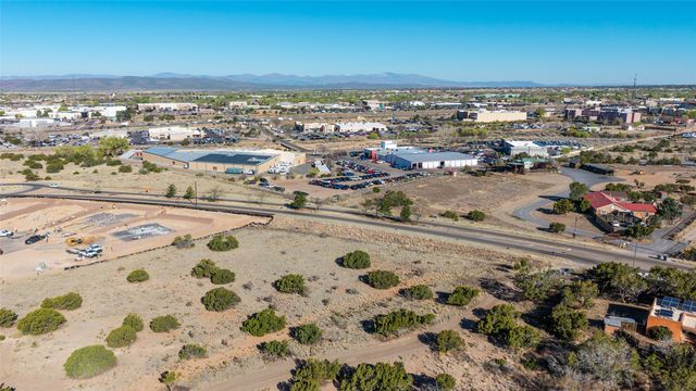 4578 Governor Miles, Santa Fe, NM 87507