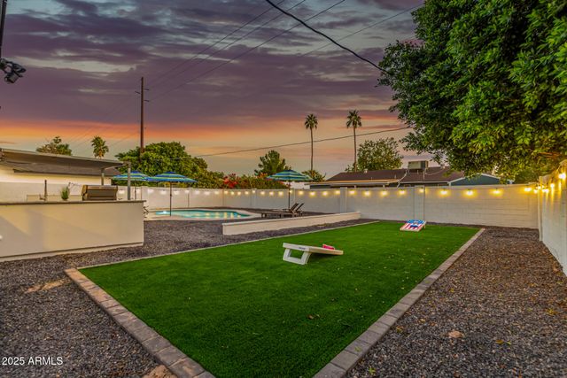 8225 E Crestwood Way, Scottsdale, AZ 85250