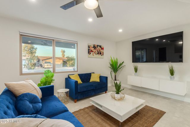 8225 E Crestwood Way, Scottsdale, AZ 85250