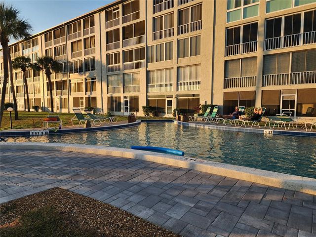 3064 LAKE BAYSHORE DRIVE 115, Bradenton, FL 34205