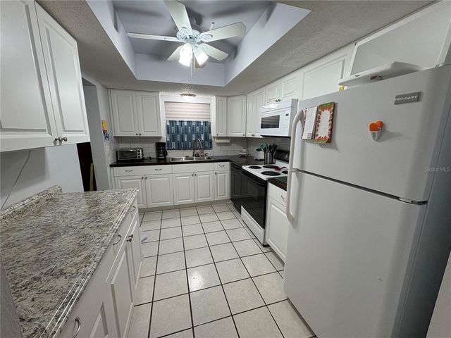3064 LAKE BAYSHORE DRIVE 115, Bradenton, FL 34205