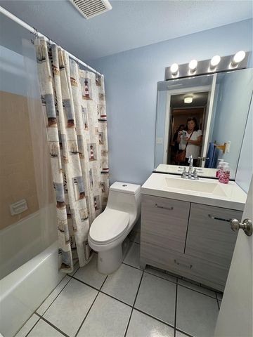 3064 LAKE BAYSHORE DRIVE 115, Bradenton, FL 34205