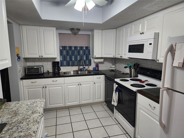 3064 LAKE BAYSHORE DRIVE 115, Bradenton, FL 34205