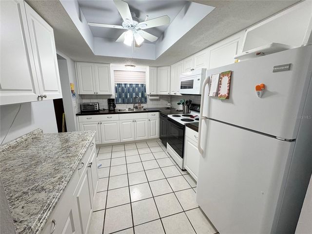 3064 LAKE BAYSHORE DRIVE 115, Bradenton, FL 34205