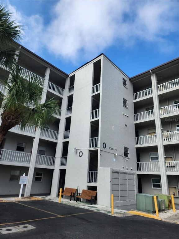 3064 LAKE BAYSHORE DRIVE 115, Bradenton, FL 34205