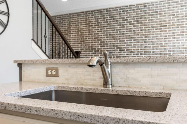 1041 Bluffway Drive, Columbus, OH 43235