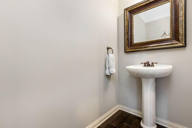 1041 Bluffway Drive, Columbus, OH 43235