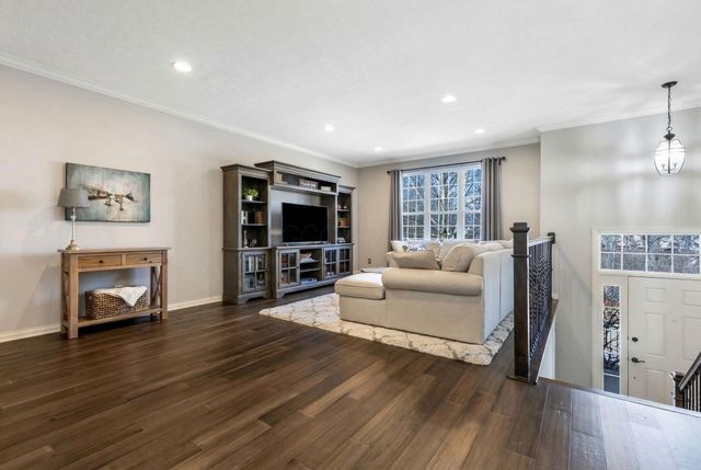 1041 Bluffway Drive, Columbus, OH 43235