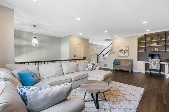 1041 Bluffway Drive, Columbus, OH 43235