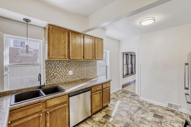 1683 Minnehaha Avenue E, Saint Paul, MN 55106