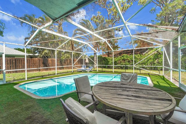 945 Sunflower Avenue, Delray Beach, FL 33445