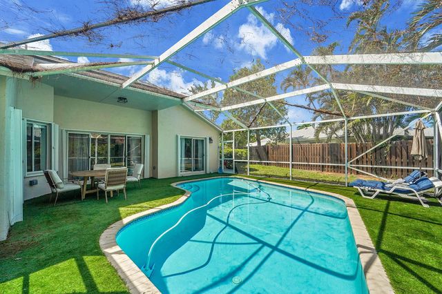 945 Sunflower Avenue, Delray Beach, FL 33445