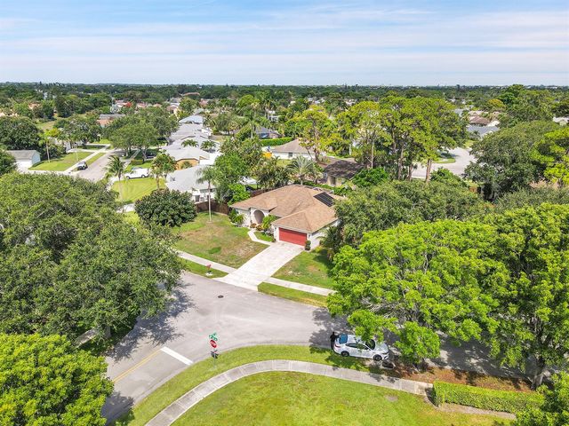 945 Sunflower Avenue, Delray Beach, FL 33445
