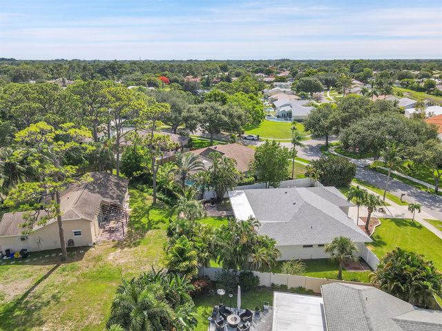 945 Sunflower Avenue, Delray Beach, FL 33445
