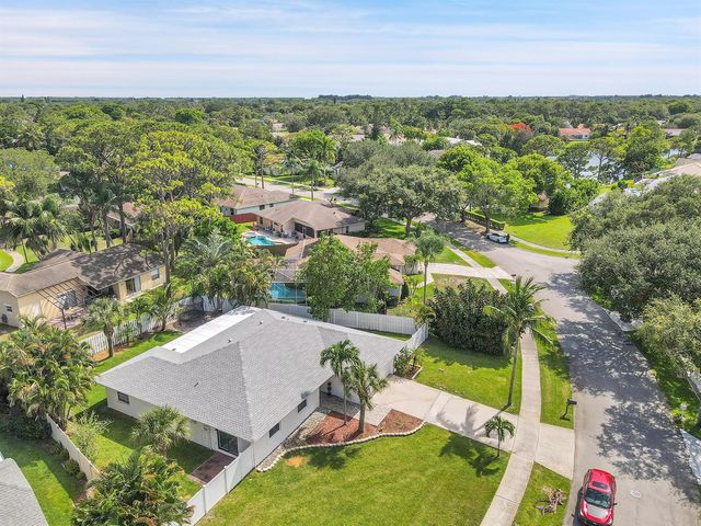 945 Sunflower Avenue, Delray Beach, FL 33445