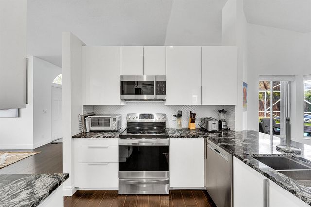 945 Sunflower Avenue, Delray Beach, FL 33445