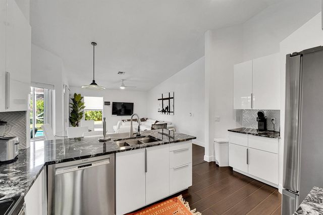 945 Sunflower Avenue, Delray Beach, FL 33445