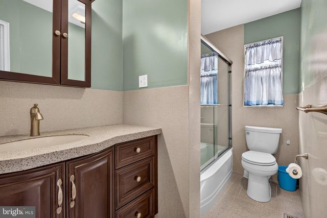 305 NATURE DR, Cherry Hill, NJ 08003