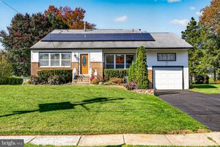 305 NATURE DR, Cherry Hill, NJ 08003