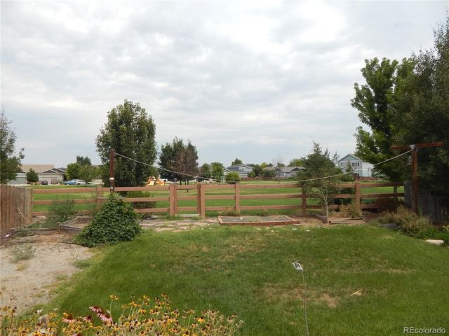 1165 Sunrise Cir, Milliken, CO 80543