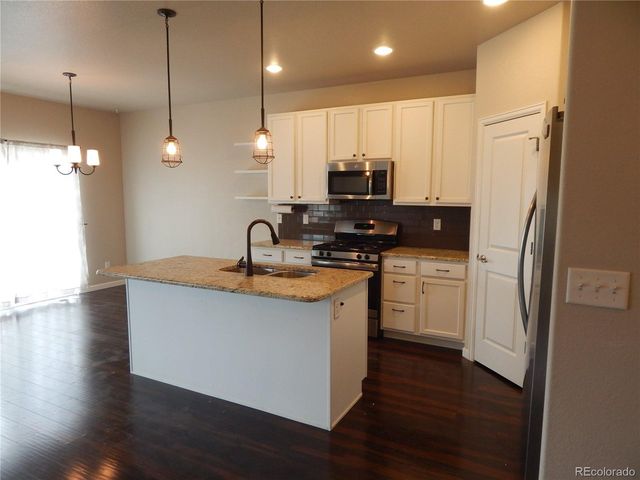 1165 Sunrise Cir, Milliken, CO 80543