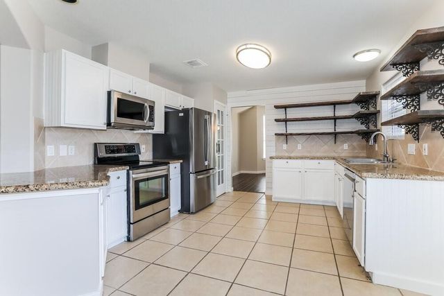 311 Lake View Drive, Montgomery, TX 77356