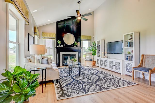 6103 Caleb Ct Court, Farmington, NY 14425