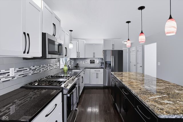 3852 Premier Drive, Columbus, IN 47203