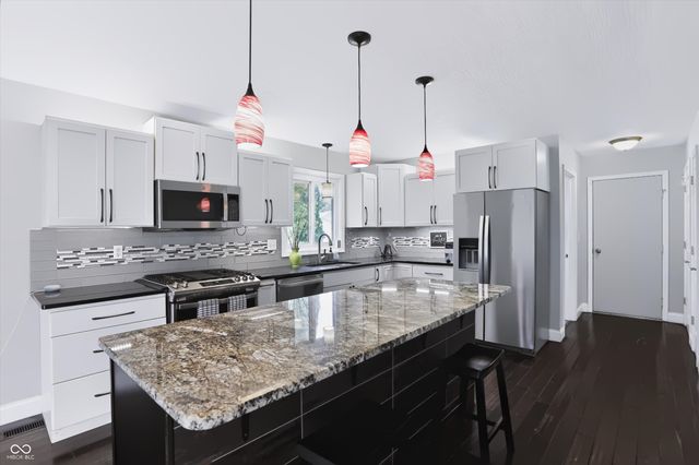 3852 Premier Drive, Columbus, IN 47203