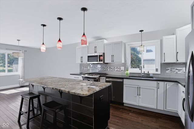 3852 Premier Drive, Columbus, IN 47203