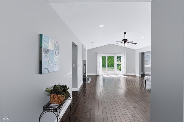 3852 Premier Drive, Columbus, IN 47203