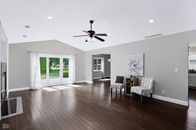 3852 Premier Drive, Columbus, IN 47203