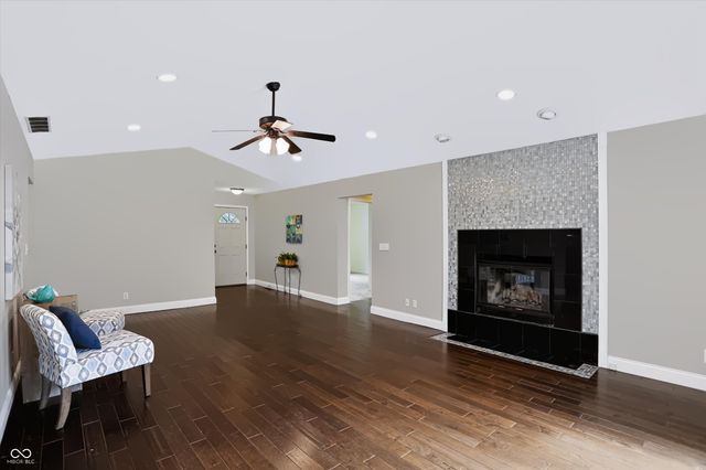 3852 Premier Drive, Columbus, IN 47203