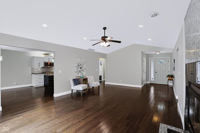 3852 Premier Drive, Columbus, IN 47203