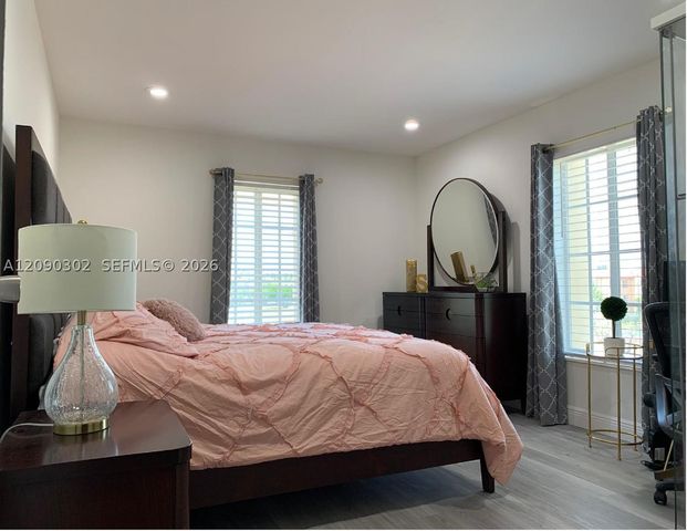 5221 Geneva Way 304, Doral, FL 33166