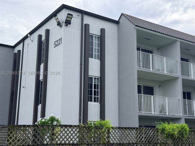 5221 Geneva Way 304, Doral, FL 33166