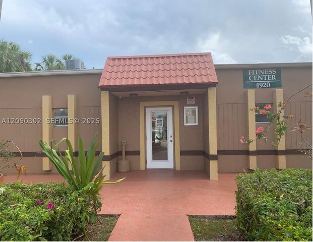 5221 Geneva Way 304, Doral, FL 33166