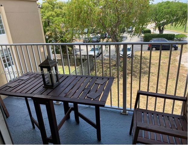 5221 Geneva Way 304, Doral, FL 33166