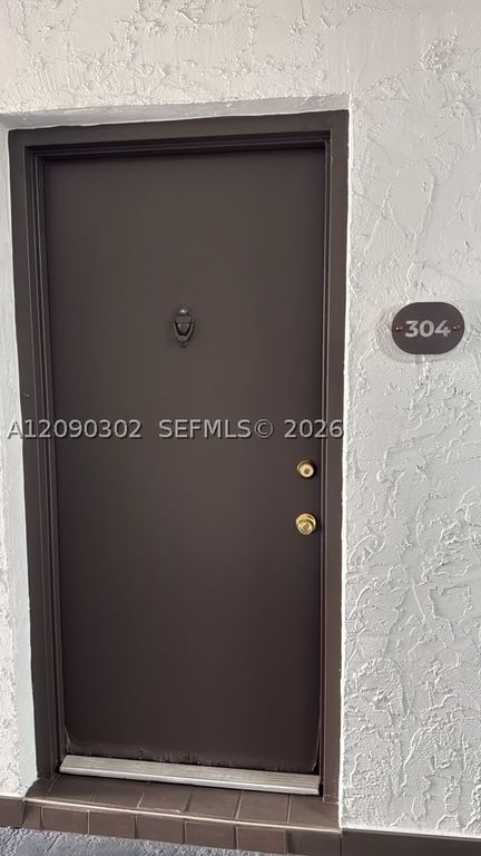 5221 Geneva Way 304, Doral, FL 33166