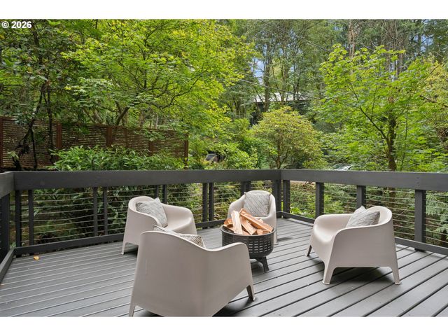 2538 Sw SHERWOOD Dr, Portland, OR 97201
